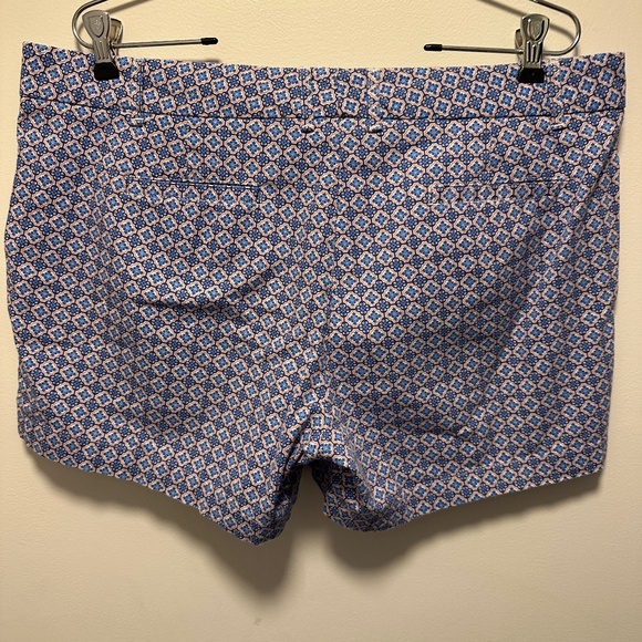Women's Blue & White Print Land & Sea Shorts Size 14 Cotton Spandex Classic - Picture 2 of 8